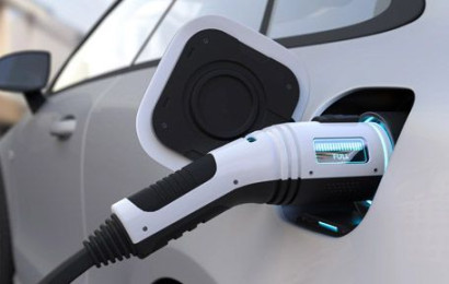 Elektrische auto die wordt opgeladen door een laadkabel